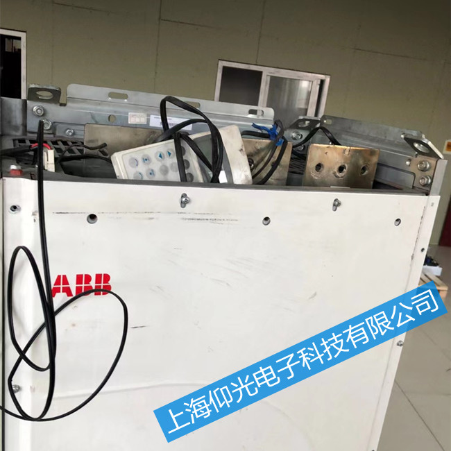 �S��abb��ˮ׃�l��ACS800-17LC-0520-5��(b��o)�e(cu��)�@ʾFF7A���ϾS��